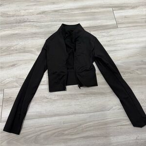 Black zip-up athletic longsleeve cropped jacket